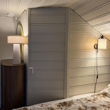 Varmt Og Hjemmekoselig Bergenshus Med 2 - I Rolig Smau I Hjertet Av * ベルゲン