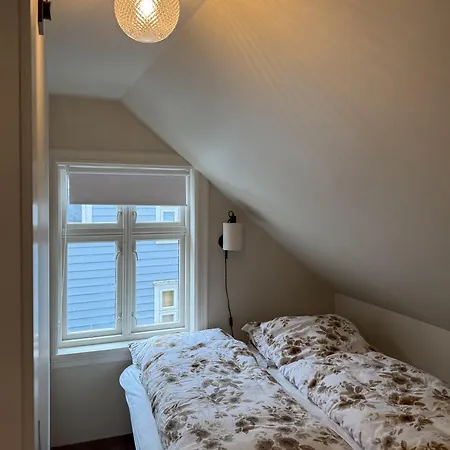 Varmt Og Hjemmekoselig Bergenshus Med 2 - I Rolig Smau I Hjertet Av *