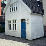 Willa Varmt Og Hjemmekoselig Bergenshus Med 2 - I Rolig Smau I Hjertet Av