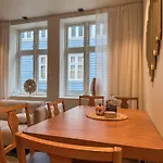 Willa Varmt Og Hjemmekoselig Bergenshus Med 2 - I Rolig Smau I Hjertet Av *