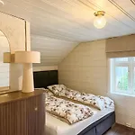 Varmt Og Hjemmekoselig Bergenshus Med 2 - I Rolig Smau I Hjertet Av Willa *