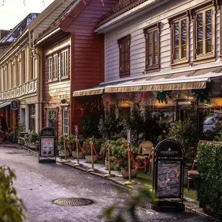 Nyrenovert Bergenshus Med Sjel I Stille Og Vakker Gagate, Midt I Hjertet Av Sentrum Willa