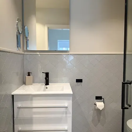 Lägenhet Charming Apartment In A Quiet Historic Lane - Free Parking Bergen
