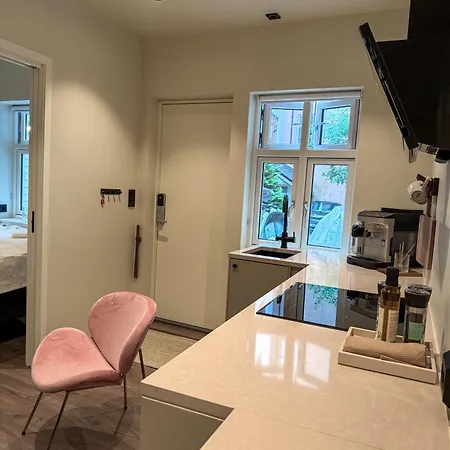 Varmt Og Hjemmekoselig Bergenshus Med 2 - I Rolig Smau I Hjertet Av 베르겐