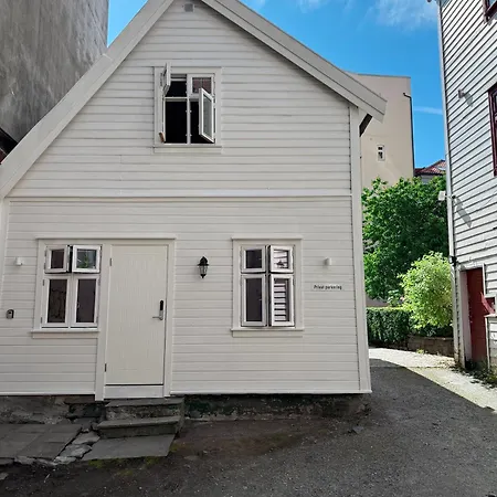 别墅 Varmt Og Hjemmekoselig Bergenshus Med 2 - I Rolig Smau I Hjertet Av 卑爾根