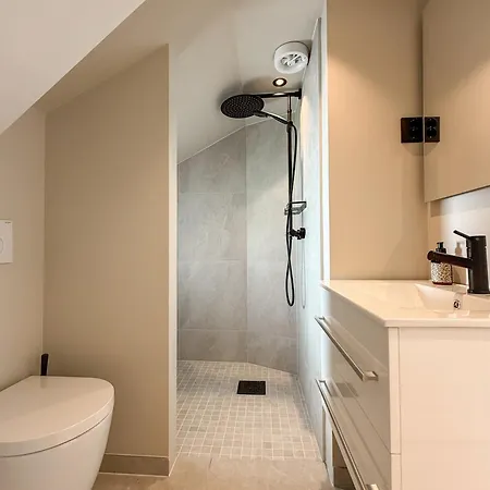 빌라 Varmt Og Hjemmekoselig Bergenshus Med 2 - I Rolig Smau I Hjertet Av *