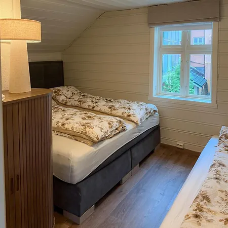 Varmt Og Hjemmekoselig Bergenshus Med 2 - I Rolig Smau I Hjertet Av