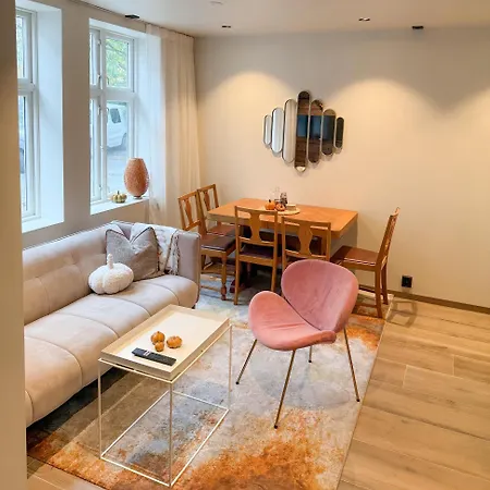 Varmt Og Hjemmekoselig Bergenshus Med 2 - I Rolig Smau I Hjertet Av