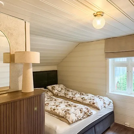 Varmt Og Hjemmekoselig Bergenshus Med 2 - I Rolig Smau I Hjertet Av Villa *