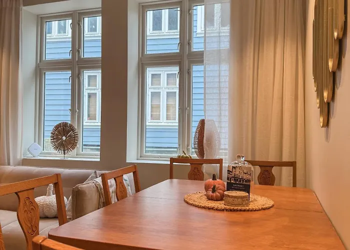 Villaer Varmt Og Hjemmekoselig Bergenshus Med 2 - I Rolig Smau I Hjertet Av *