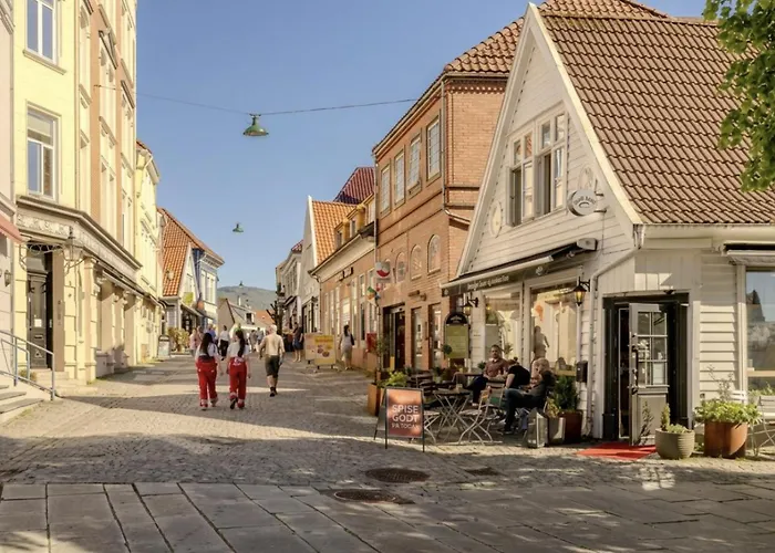 Varmt Og Hjemmekoselig Bergenshus Med 2 - I Rolig Smau I Hjertet Av