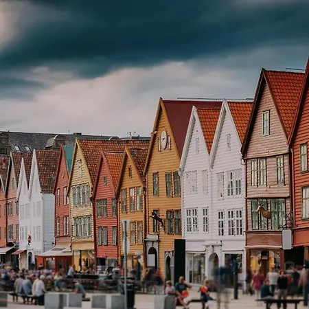 Nyrenovert Bergenshus Med Sjel I Stille Og Vakker Gagate, Midt I Hjertet Av Sentrum * Bergen