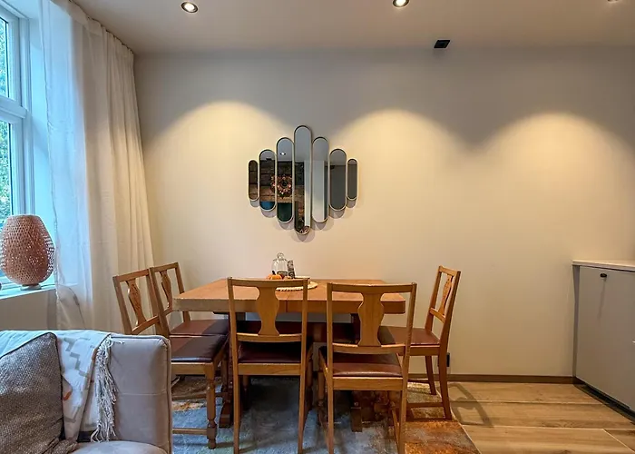 Varmt Og Hjemmekoselig Bergenshus Med 2 - I Rolig Smau I Hjertet Av Villa